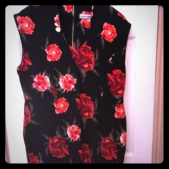 Almost Famous Dresses & Skirts - Almost Famous NWOT black and rose pencil dress